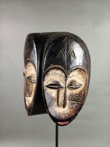 prachtige biface masker - Kwélé - Gabon (Zonder