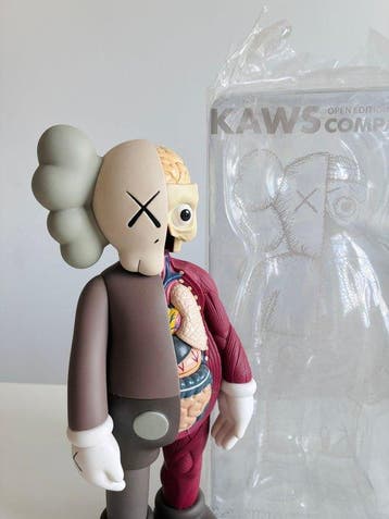 Kaws (1974) - Kaws companion flayed brown medicom toy 2016, Antiek en Kunst