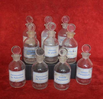 Medische apparatuur - Set van 10 laboratoriumglazen flessen