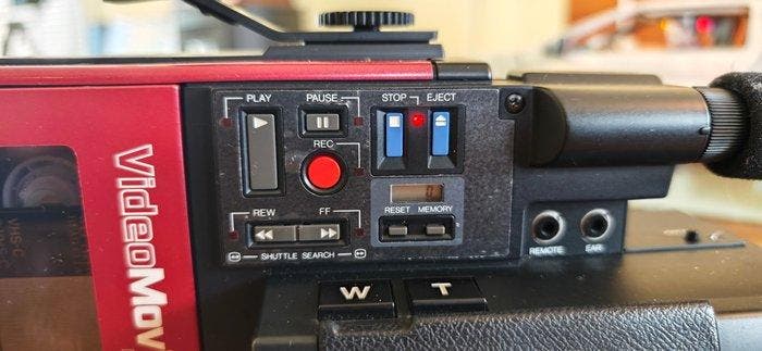 JVC GR-C1 VideoMovie VHS-C Camcorder - Iconic Red Edition, Verzamelen, Foto-apparatuur en Filmapparatuur