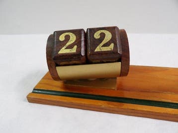 Bureauset - Portapenna con datario perpetuo - Hout, Messing, Antiek en Kunst