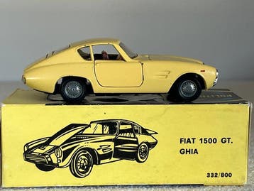 Politoys-M 1:43 - Voiture miniature - Fiat 1500 GT Ghia - M