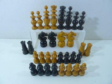 Antique French chess set jeu déchecs en buis & palissandre