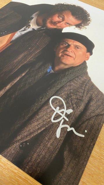 Home Alone - Joe Pesci - Signed 11x14 Photograph – Beckett