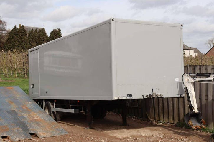 Veiling: Gesloten Oplegger Veldhuizen P37-4, Auto's, Vrachtwagens, Ophalen