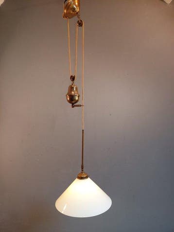 Plafondlamp - Opaline glas - In hoogte verstelbaar.