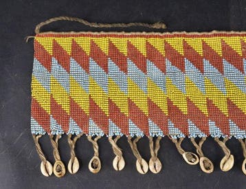 Pagne en perles et coquillages - Kirdi - Cameroun