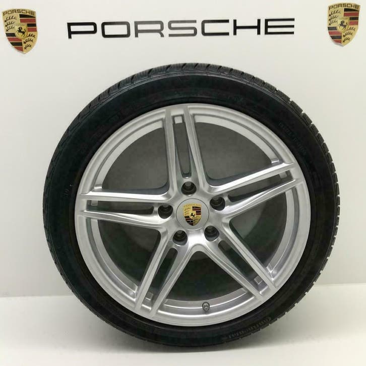 Porsche 991.2 2S/4S ORIGINELE 19inch met winterbanden (8MM), Autos : Pièces & Accessoires, Pneus & Jantes, Enlèvement
