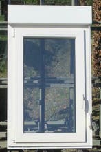 pvc raam , chassis 80 x 136 creme /lichtgrijs met  rolluik, Ophalen of Verzenden, Raamkozijn