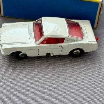 Matchbox 1:64 - Voiture miniature - Ford Mustang