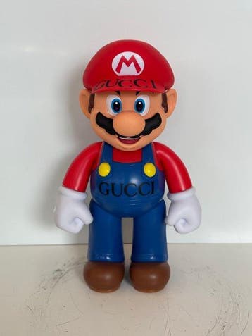 Rob VanMore - Super Mario by Gucci XXL - 51cm