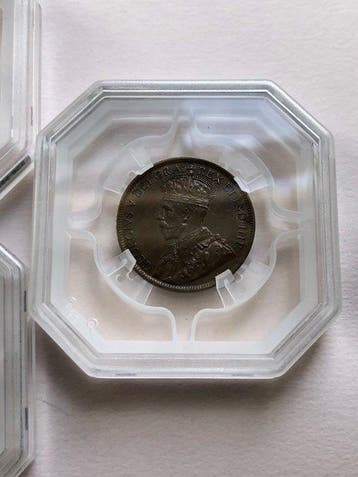 . Wereld Lot of 5 Coins within a Geni Slab : 2 Francs 1916