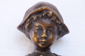 sculptuur, Meisje. - 22.5 cm - Brons