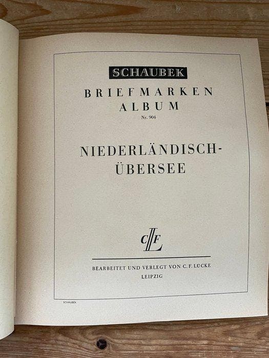 Overzeese Rijksdelen 1864/1979 - Schaubek album Overzee, Postzegels en Munten, Postzegels | Nederland