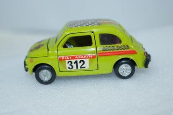 1:43 - Modelauto - Mercury Art. Fiat 500L Abarth in een