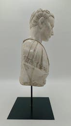 sculptuur, Busto di Giulio Cesare - 47 cm - marmerstof, Antiek en Kunst