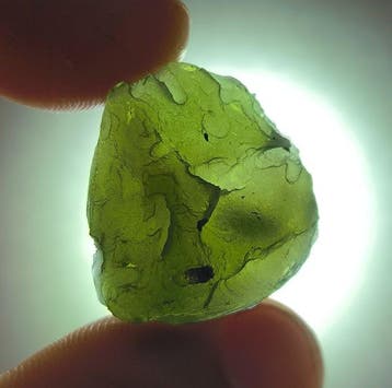 Moldaviet uit Brusná, Zuid-Bohemen - Hoogte: 25 mm -, Verzamelen, Mineralen en Fossielen