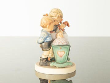 Goebel - M.I. Hummel - Figure - Das Große Ereignis / Blessed