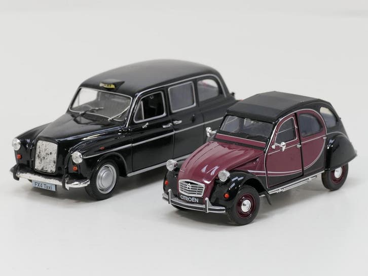 Schaal 1:24 Welly 24009, 22450 Set van Citroën 2CV en Aus.., Hobby en Vrije tijd, Modelauto's | 1:24, Gebruikt, Overige merken