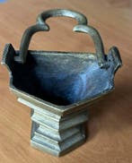 Wijwatervat - 16e eeuw - Bronzen wijwaterbak uit de XVIe, Antiek en Kunst