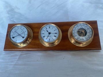 Maritieme objecten - Vintage klok met thermometer, barometer