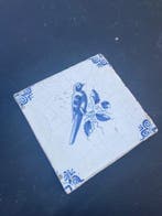 Tegel - Delfts blauwe tegel met een grote papegaai op een