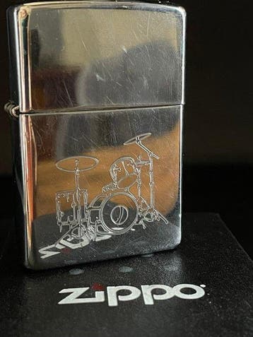 Zippo - ZIPPO MUSICAL BATTERIE - gravé - Zonder minimumprijs, Nieuw