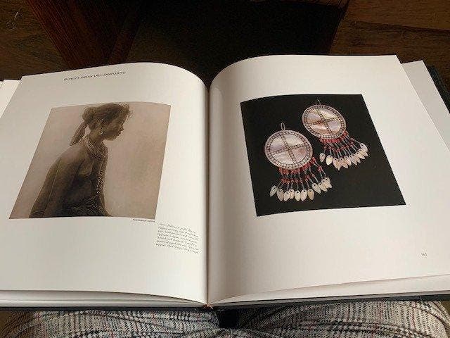 Oorbellen - schelp, koperdraad, glasparels - Calipan -, Antiek en Kunst, Kunst | Niet-Westerse kunst