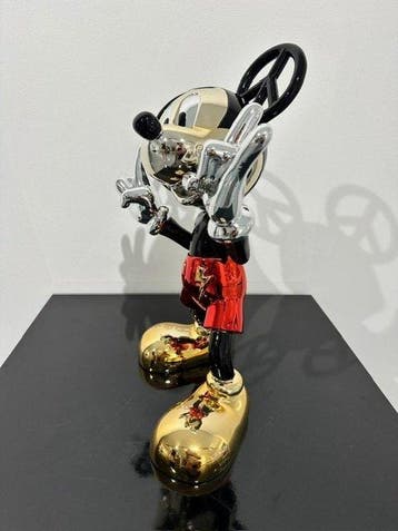 Van Apple - World Peace- Mickey Red