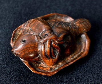 Netsuke en bois rare et ancien – calmar et poisson - Bois -