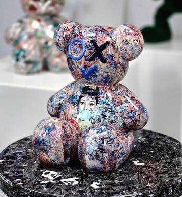 Patryk Konrad - Contemporary Pop Art Bear Sculpture / Mixed, Antiek en Kunst