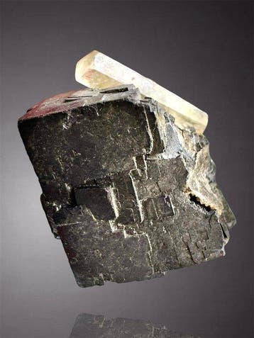 Galenaedelsteen met calciet Mineralencollectie - Hoogte: 3