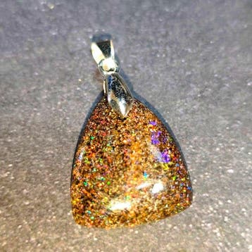 Pendentif opale australienne 16 carats Bijoux - Hauteur : 36