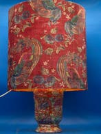 Asiatische Vasenlampe – Porzellan mit Wächterlöwen-Dekor und