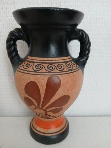 Vaas (2) - Terracotta - 8e-eeuwse replieken