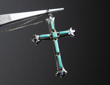 Set - pendentif et boucles doreilles à clous - Zuni -