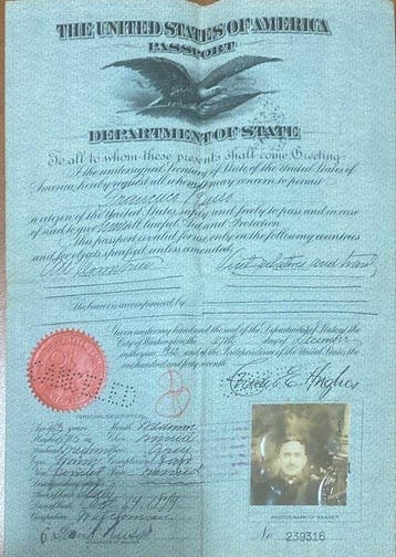 Document - United States Government - WW2 US Passport 1942 +