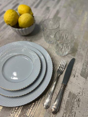 Prachtig tafellaken van velours met gouden accenten -