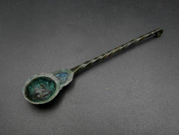 Viking period: beauiful and rare bronze Viking sprinkle