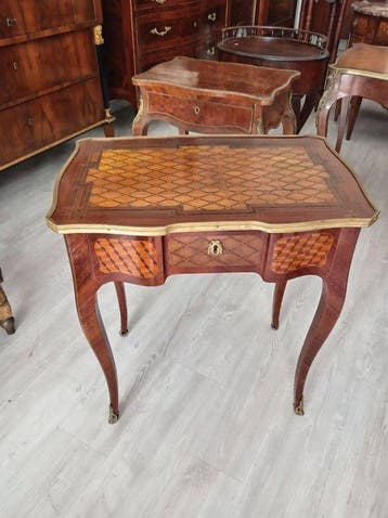 Bonheur du jour - Hout