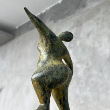 sculptuur, NO RESERVE PRICE - Voluptuous Backbend Lady
