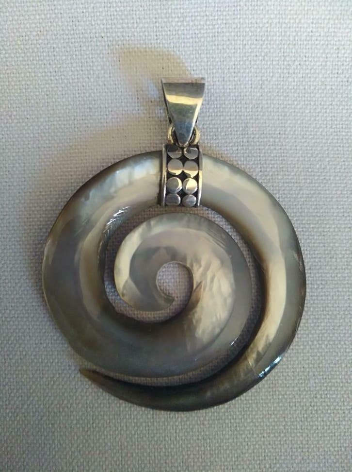 Zilveren Oorbellen en hangertjes uit schelp 925 Zilver, Handtassen en Accessoires, Oorbellen, Hangers, Overige kleuren, Nieuw