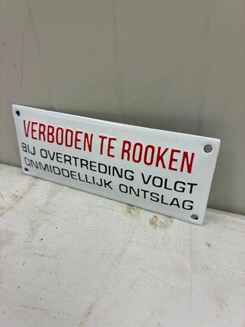Verboden te Roken – Onmiddellijk Ontslag – Klein Emaille