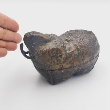 Oud-Khmer Koper Belangrijke olifantvormige betel- of