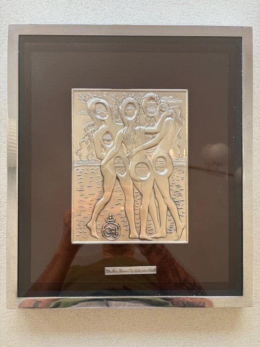 Salvador Dali (1904-1989) - Reliëf, Le Tre Grazie - 38 cm -, Antiquités & Art, Antiquités | Autres Antiquités
