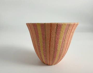 Michitaka Fukuno - Beker - Felroze, geel en een warme kleur: