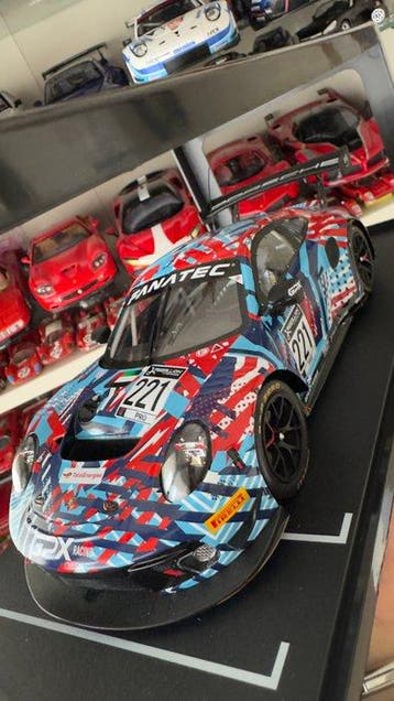 IXO 1:18 - Modelauto - Porsche 911 GT3 R #221 - Modelo Raro