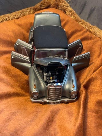 CMC 1:24 - Modelauto - Mercedes-Benz Typ 300 D Cabriolet -