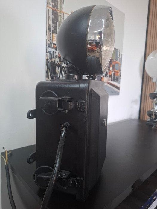 Lampada assemblata - Tafellamp - IJzer - Industriële lamp, Antiquités & Art, Antiquités | Assiettes décoratives & Carrelages