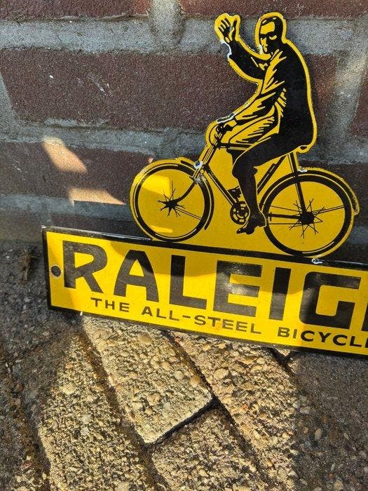 Panneau publicitaire émaillé Vintage Raleigh Bicycle – forme, Antiquités & Art, Antiquités | Assiettes décoratives & Carrelages